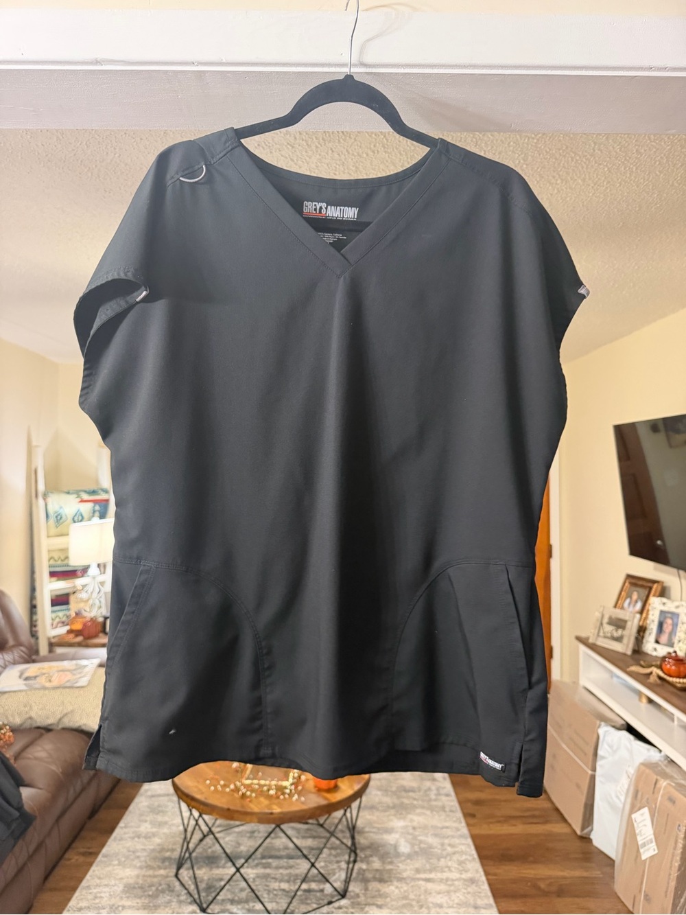 Grey’s Anatomy by Barco Emerge Black V-Neck Scrub Top – Women’s Large 🖤